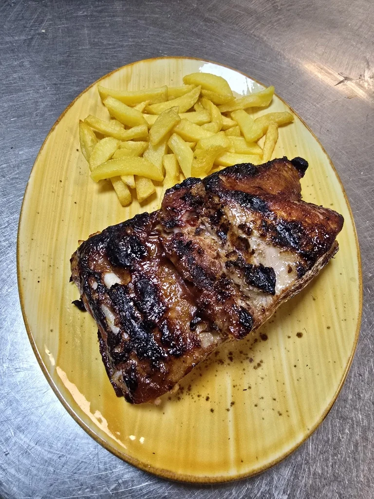 Costillas BBQ a la brasa en Blanes
